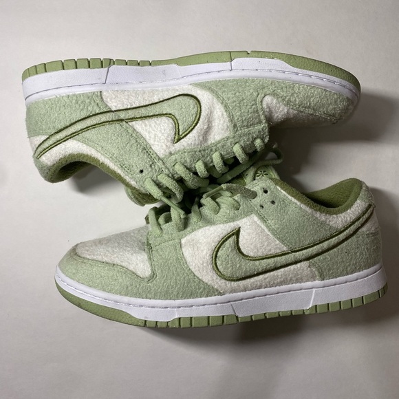 Nike Dunk Low SE - Picture 1 of 8
